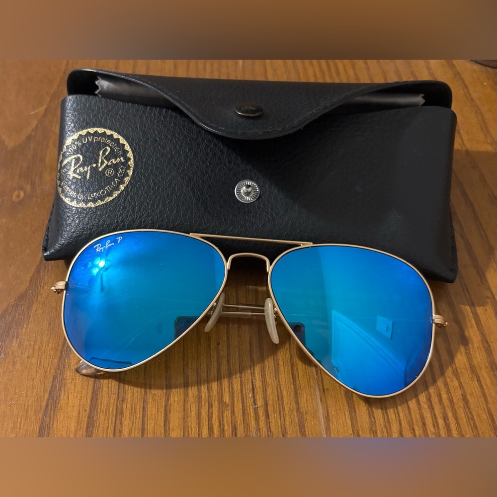 Ray-Ban Aviator Flash Lenses Polarized with Blue Lenses and Gold Frame